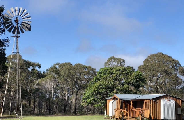 Romantic getaway on 75 acres with outdoor bath