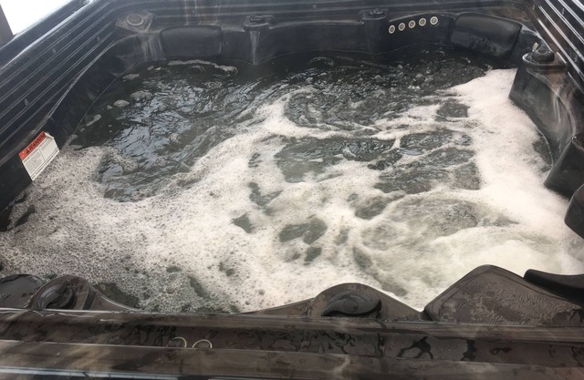 Romantic getaway! With gorgeous views from the Hot Tub!