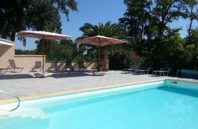 Romantic lodging, comfort accés drct pool spa and gym, ideal couple