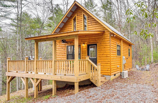 Romantic Log Cabin in the Smokies w/Fire Pit!