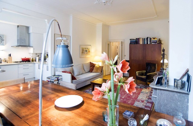 Romantic, luxurious, situated near the cultural highlights of Amsterdam