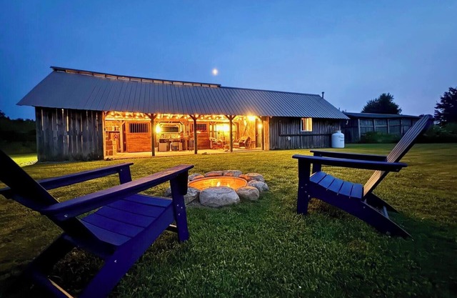 Romantic Meadow Cabin in FLX Wine Country