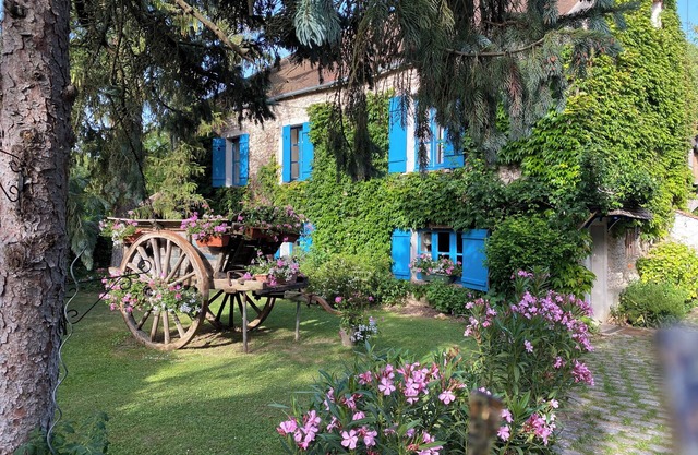 Romantic Mill Filled with Charm with Easy Drive to Paris