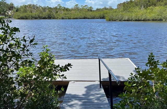 ROMANTIC, PRIVACY, PARADISE, Free KAYAK - Renovated WATERFRONT with WIFI -HUDSON