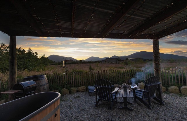 Romantic Rural Retreat - Rustic Cabin in the Mournes with Private Hot Tub