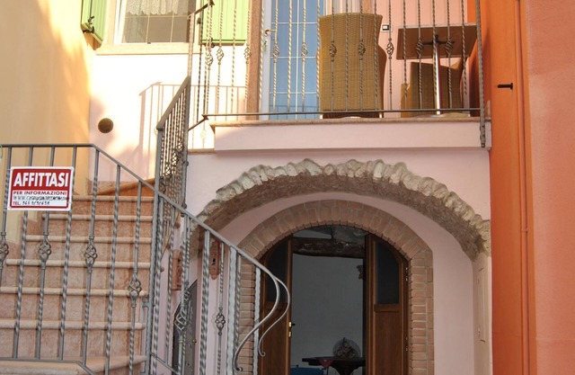 ROMANTIC SUPER PRICE cottage from September 20 to 28 near beach GARAGE.