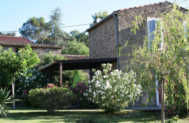 Romantic tower house for two on the La Grange winery
