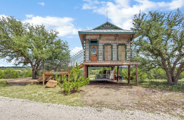 Romantic Treehouse Near Lake Buchanan
