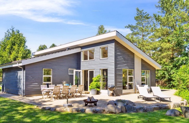"Romil" - 2.1km from the sea by Interhome
