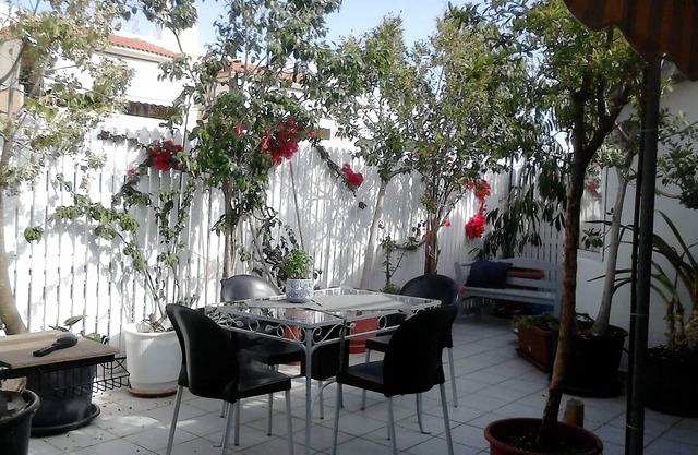Roof-top garden apartment really well located