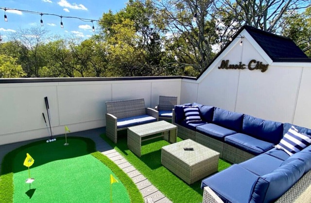 Rooftop Deck w/Grill/Golf!10min to Ole Opry & DT!