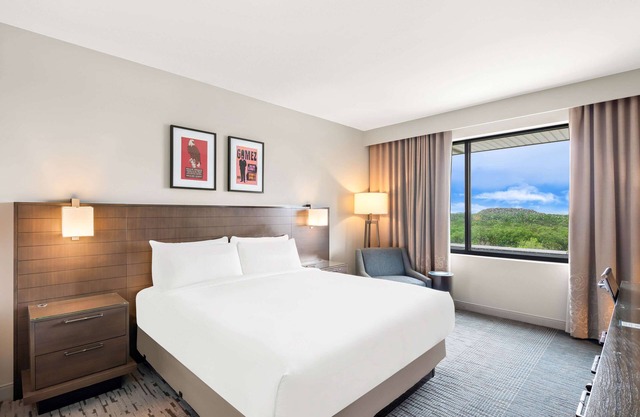 Rooftop & Gym Access | Deluxe King Near Shops, Trails, Galleria