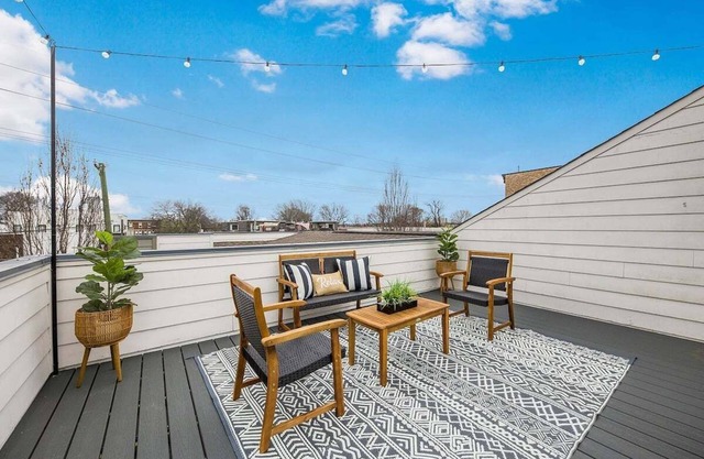 Rooftop Views & Hot Tub Near Downtown