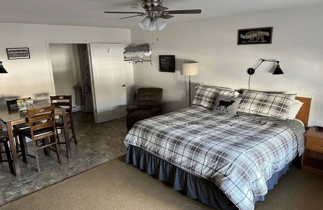 Room 103 king bed .