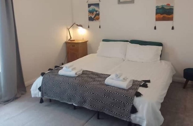 Room 2 (20 mins walk to Bristol Airport)