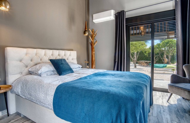 Room '2' with Mountain View, Wi-Fi and Air Conditioning