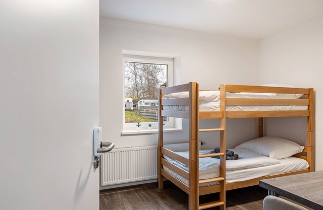 Room '4' with Shared Garden and Wi-Fi