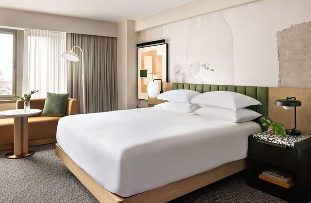 Room at Kimpton Theta New York - Times Square, Pets Allowed
