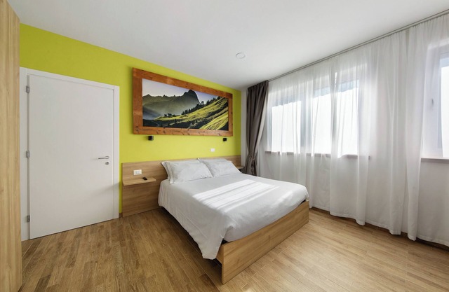 Room 'Camera S Verde Bagno Esterno Privat' with Lake View, Shared Terrace and Wi-Fi