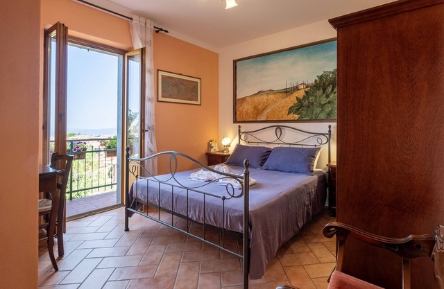 Room 'Castagno' with Private Terrace, Shared Garden and Wi-Fi