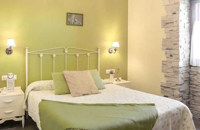 Room 'Double 5' with Mountain Views, Private Garden and Wi-Fi