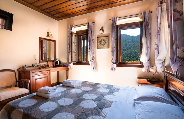 Room 'Double -Morea' with Mountain View, Private Terrace and Wi-Fi