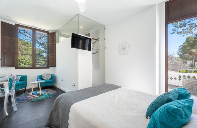 Room 'Esmeralda' with Mountain View, Wi-Fi and Air Conditioning