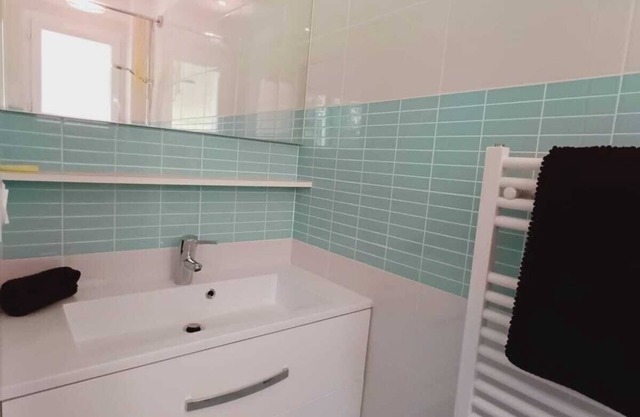 ROOM FOR RENT NEAR GRENOBLE STREETCAR E