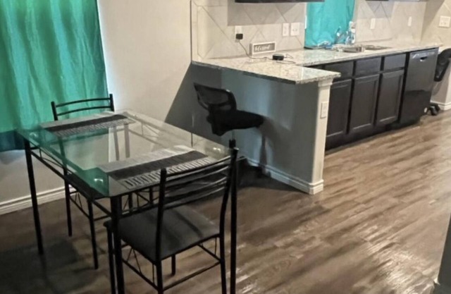 Room for rent in a charming 2-bedroom, 2-bathroom house