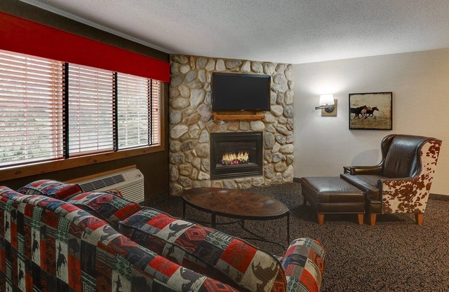 Room for the Crew! Expanded King with Bunk Bed, Stoney Creek Quincy