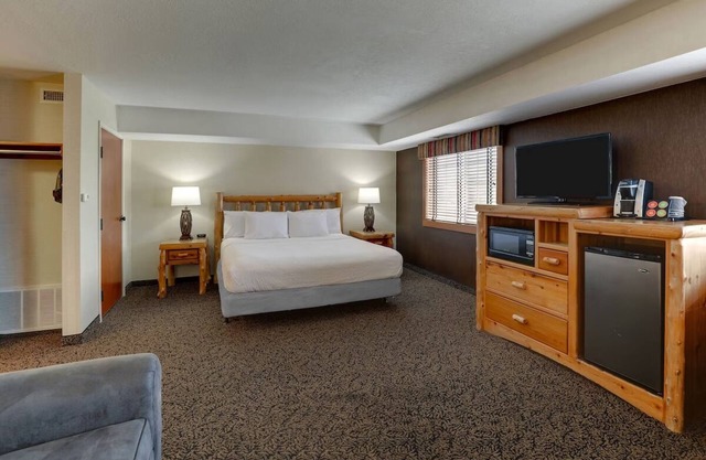 Room for the Crew! Expanded King with Bunk Bed, Stoney Creek Quincy