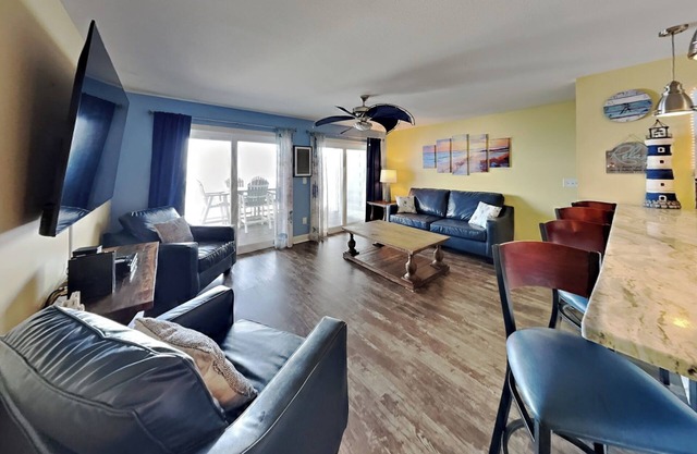 Room for Your Family with 4 BR & 3 BA on Scenic Lake Erie - 12 Max - CON104