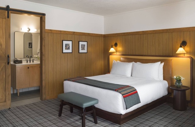 Room in Rustic Lodge w/All-Season Pool, Ideal for Couples in Jackson Hole