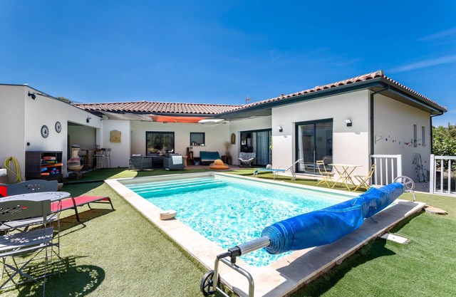 Room 'La Catalane' with Shared Terrace, Shared Garden and Wi-Fi