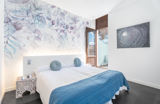Room 'Luna' with Mountain View, Wi-Fi and Air Conditioning
