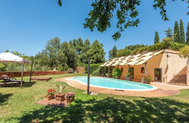 Room 'Marroneto - Camera 2' with Mountain View, Shared Pool and Wi-Fi