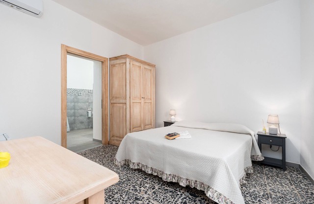 Room 'T-D' with Mountain View, Shared Pool and Terrace