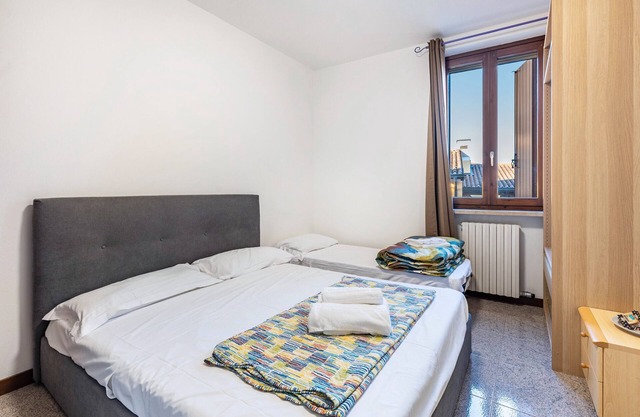 Room 'Tripla Budget' with Shared Terrace, Wi-Fi and Air Conditioning