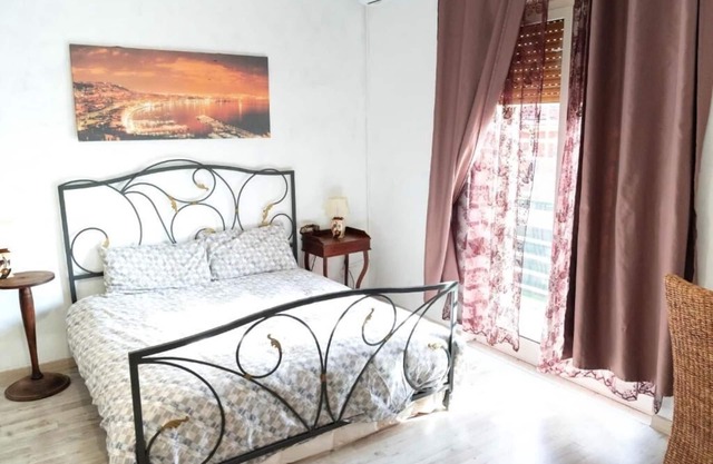 Room with private bathroom - Brown