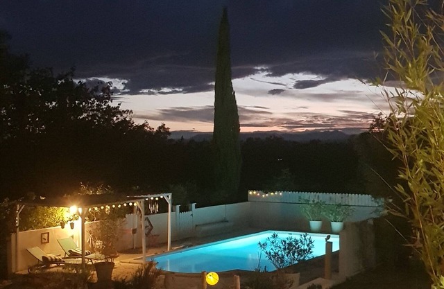Room with terrace and pool between Nîmes and Alès. Magnificent view of the Cévennes