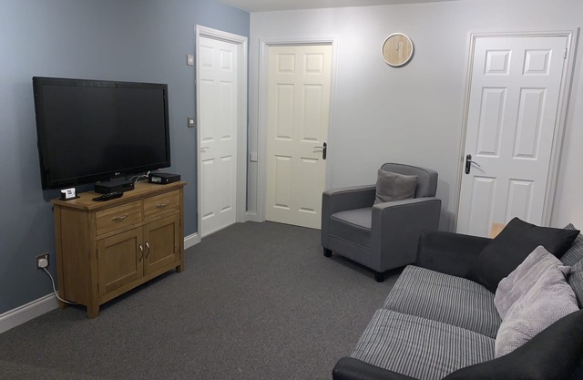Roomotel - Hamlyn Green - Ground Floor 1 Bed Apartment in Solihull near the NEC