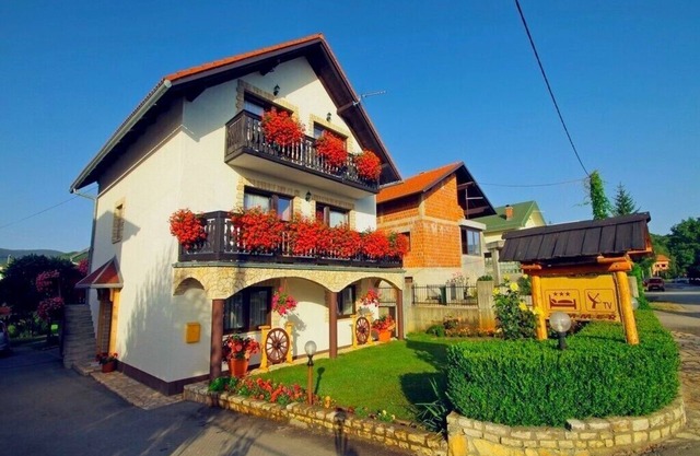 Rooms Ilija, (10769), Rakovica, Croatia