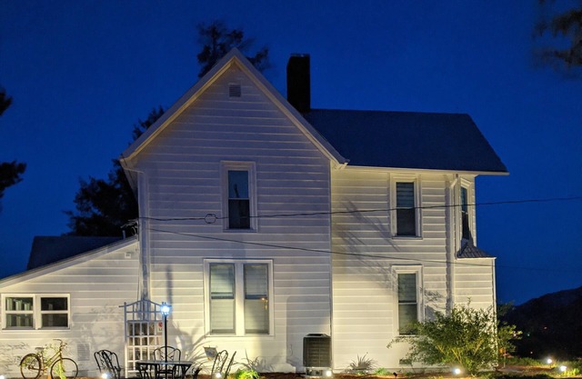 Roomy 1896 Victorian Farmhouse Farm Stay in Lee Virginia