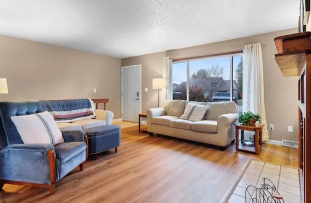 Roomy Hangout-4 bedroom home close to everything