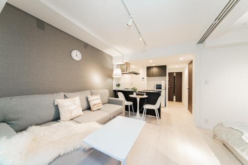 Roppongi 2 bedrooms 3 beds Large living room