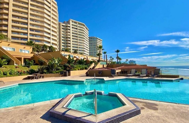 Rosarito Beach and pool access apartment 2bd 2b