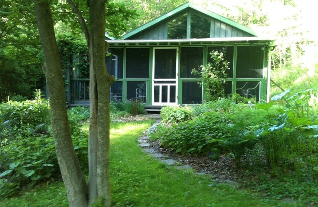 Rose Cottage a Botanical Garden Retreat in the city but surrounded by nature