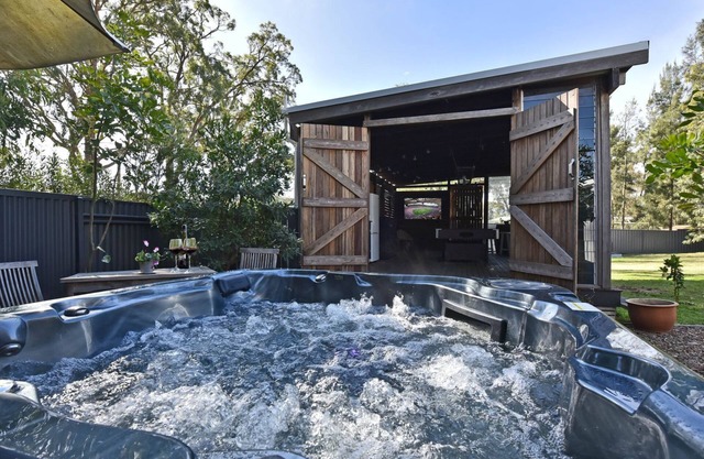 Rose Cottage Studio Romantic or Solo Getaway. Spa, Games Room