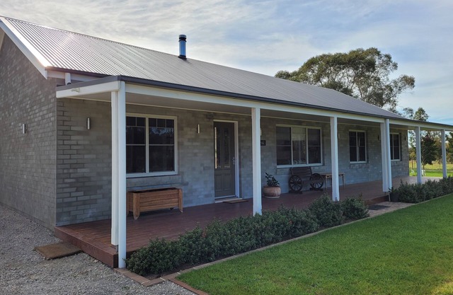 Roseanna Cottage - Modern Farm Cottage in a rural location