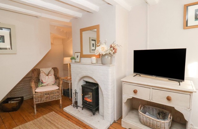 ROSEMARY COTTAGE, ALDEBURGH, pet friendly, with a garden in Aldeburgh
